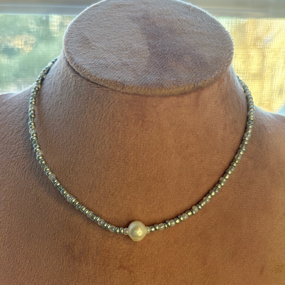 Silver Tone Natural Freshwater Pearl Beaded Choker/ Necklace.